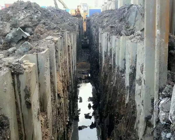 天门污水管网改造拉森钢板桩施工