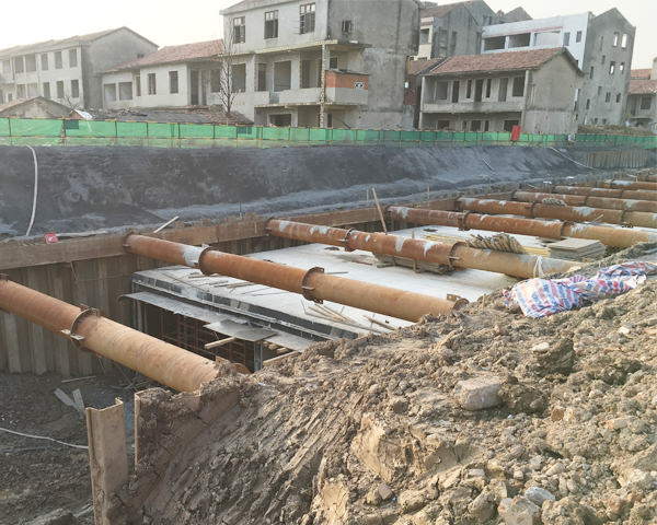 武汉白沙洲市政箱涵15米拉森钢板桩施工